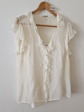 Metro 7 Cream Ruffle V-Neck Blouse